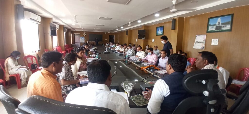 आयोग की जनसुनवाई में आदिवासी जमीन के बदले भू-स्वामियों को सीमेंट फैक्ट्री प्रबंधन ने नही दिया शर्ताे के मुताबिक मुआवजा