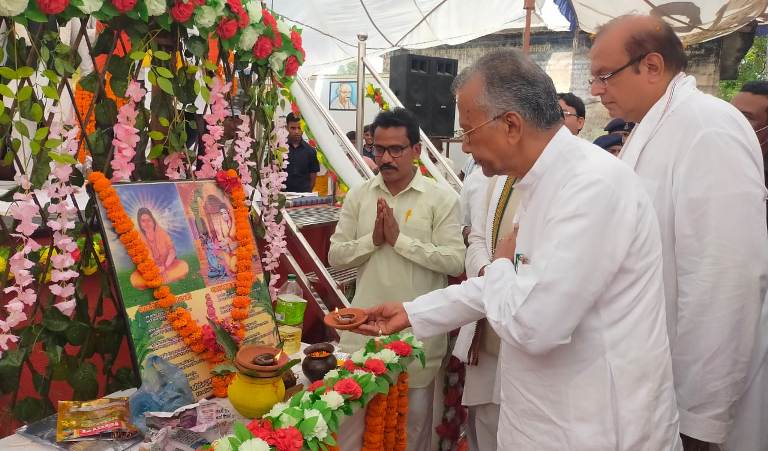 गरियाबंद : भक्त माता कर्मा जयंती व समाजिक समरसता सम्मेलन में शामिल हुए गृह मंत्री ताम्रध्वज साहू