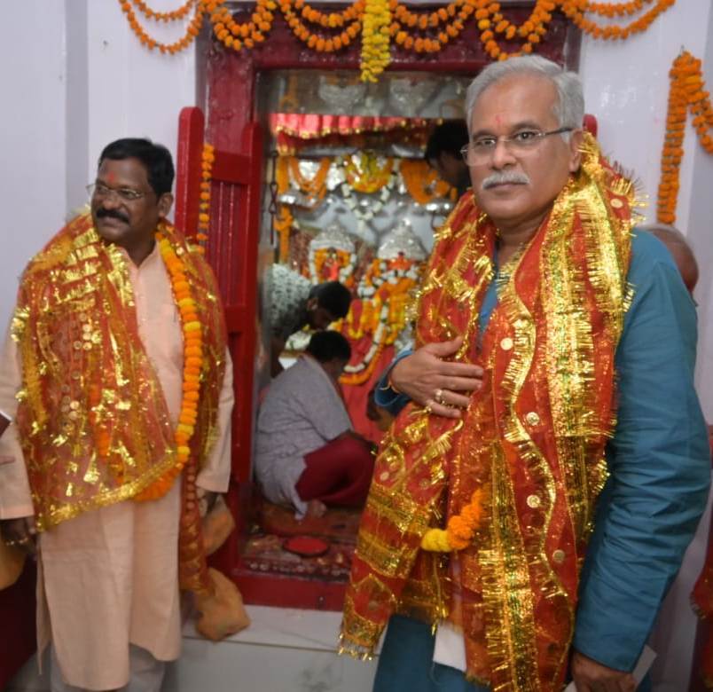 मुख्यमंत्री ने महामाया मंदिर में की पूजा-अर्चना