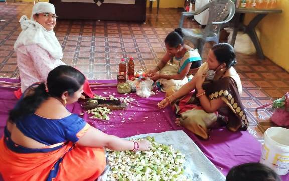 कोरबा : कोरबा की स्वसहायता समूह की महिलाओं द्वारा बनाए आचार, पापड़, साबुन के सामने बड़ी कंपनियों के उत्पाद फीके