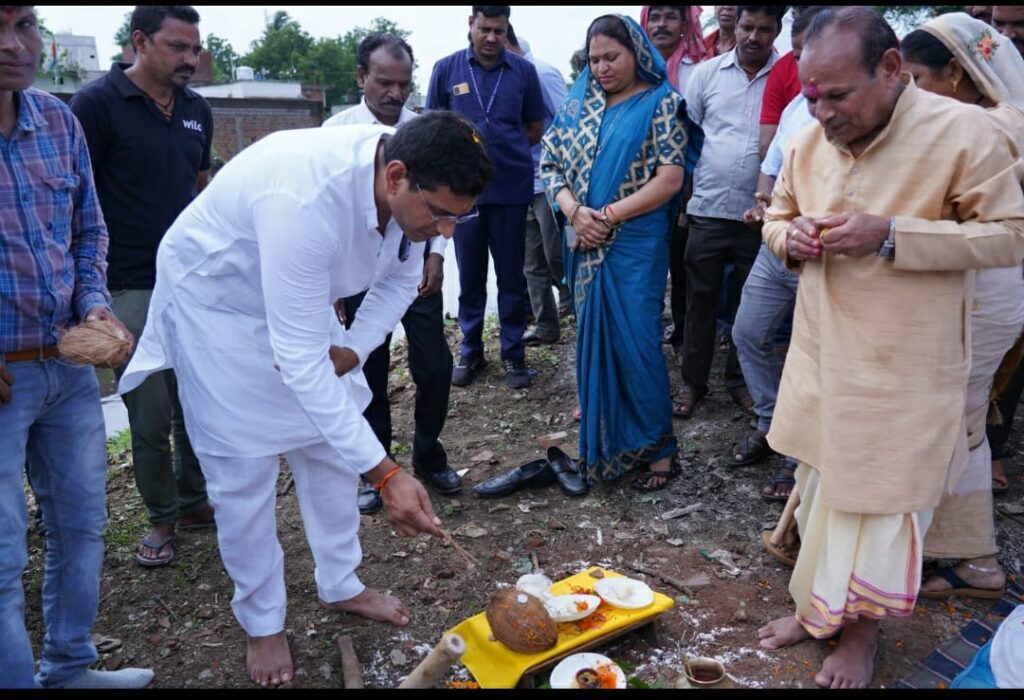 विधायक देवेन्द्र यादव ने देवांगन समाज को दी बड़ी सौगात, जल्द बनेगा समाज का भवन