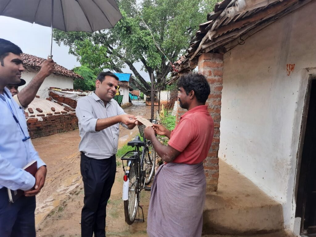 बिलासपुर: जिले में राजस्व शिविरों का शुरू हुआ सिलसिला  ग्रामीणों एवं किसानों का मिल रहा अच्छा प्रतिसाद