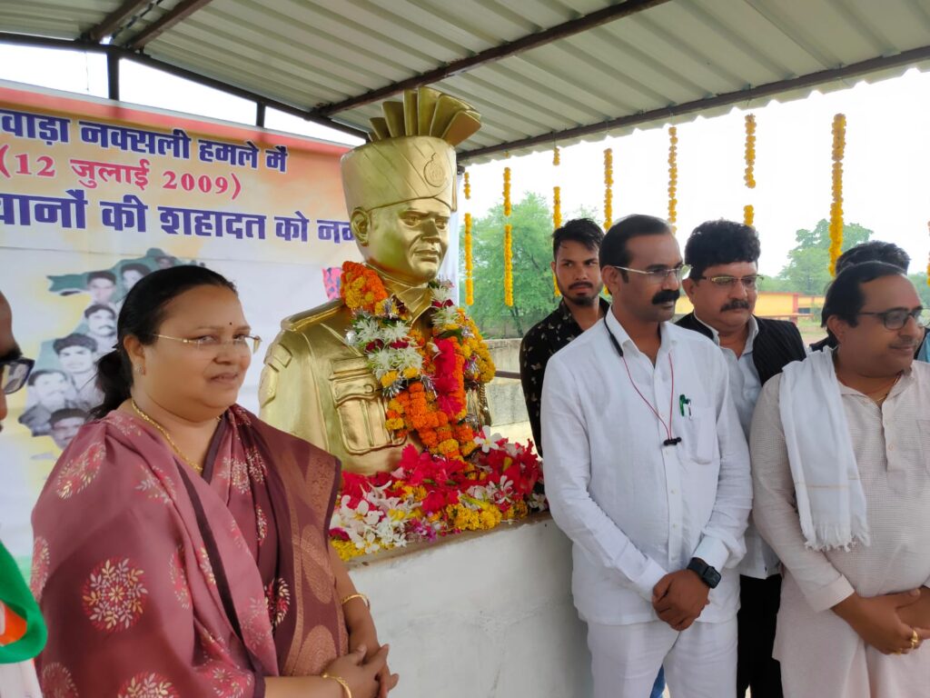 बालोद : मंत्री श्रीमती भेंड़िया ने देवरीबंगला में शहीद जवानों की याद में आयोजित रक्तदान शिविर का लिया जायजा