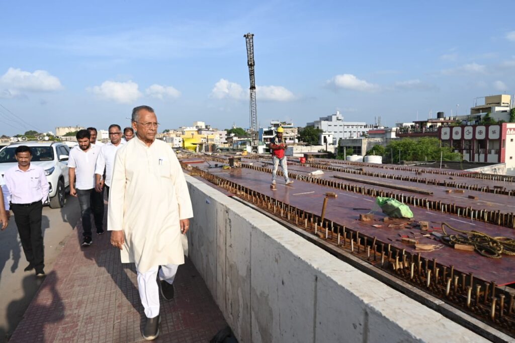 ​​​​​​​लोक निर्माण मंत्री ताम्रध्वज साहू ने राजधानी में निर्माणाधीन ब्रिज, रेलवे अंडर ब्रिज और एक्सप्रेसवे का किया निरीक्षण