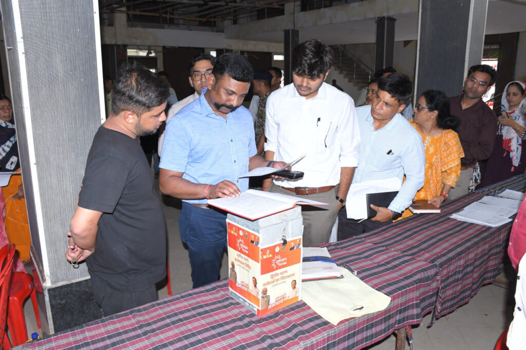 सुशासन तिहार : प्रभारी सचिव ने किया नगरीय व ग्रामीण क्षेत्रों का निरीक्षण, कहा जन समस्याओं का शत-प्रतिशत समाधान ही लक्ष्य