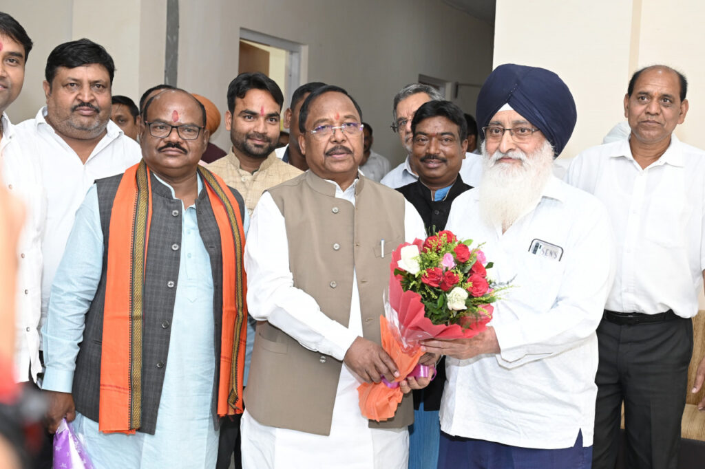 छत्तीसगढ़ राज्य अंत्यावसायी सहकारी वित्त एवं विकास निगम के नवनियुक्त अध्यक्ष श्री सुरेन्द्र कुमार बेसरा ने कार्य भार ग्रहण किया